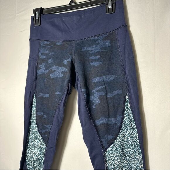 lululemon athletica Navy Leggings High Waist Camo Crop size 6 - Picture 2 of 6